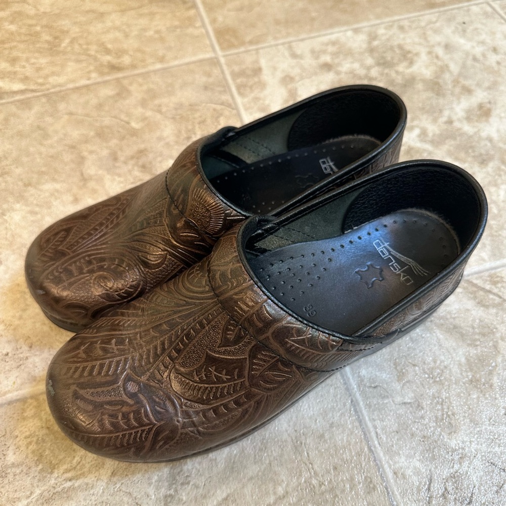 Dansko size 39 brown paisley
